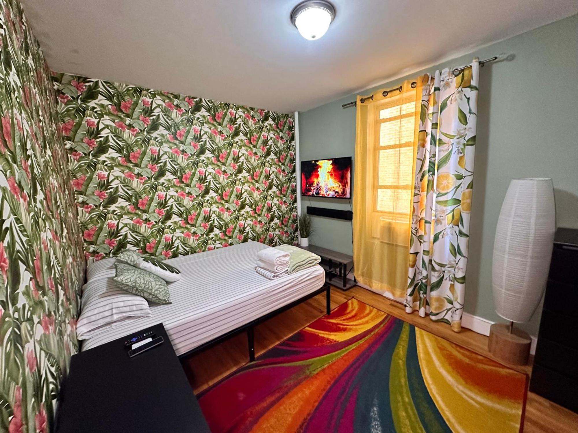 Tropical Comfort Room In Harlem Cozy Stay With Snacks & Style New York Exteriör bild
