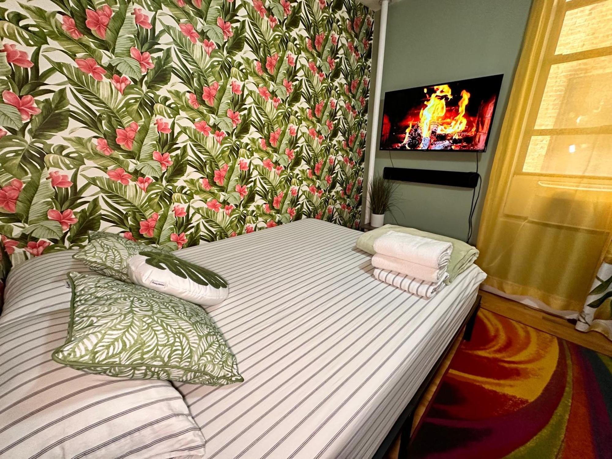 Tropical Comfort Room In Harlem Cozy Stay With Snacks & Style New York Exteriör bild